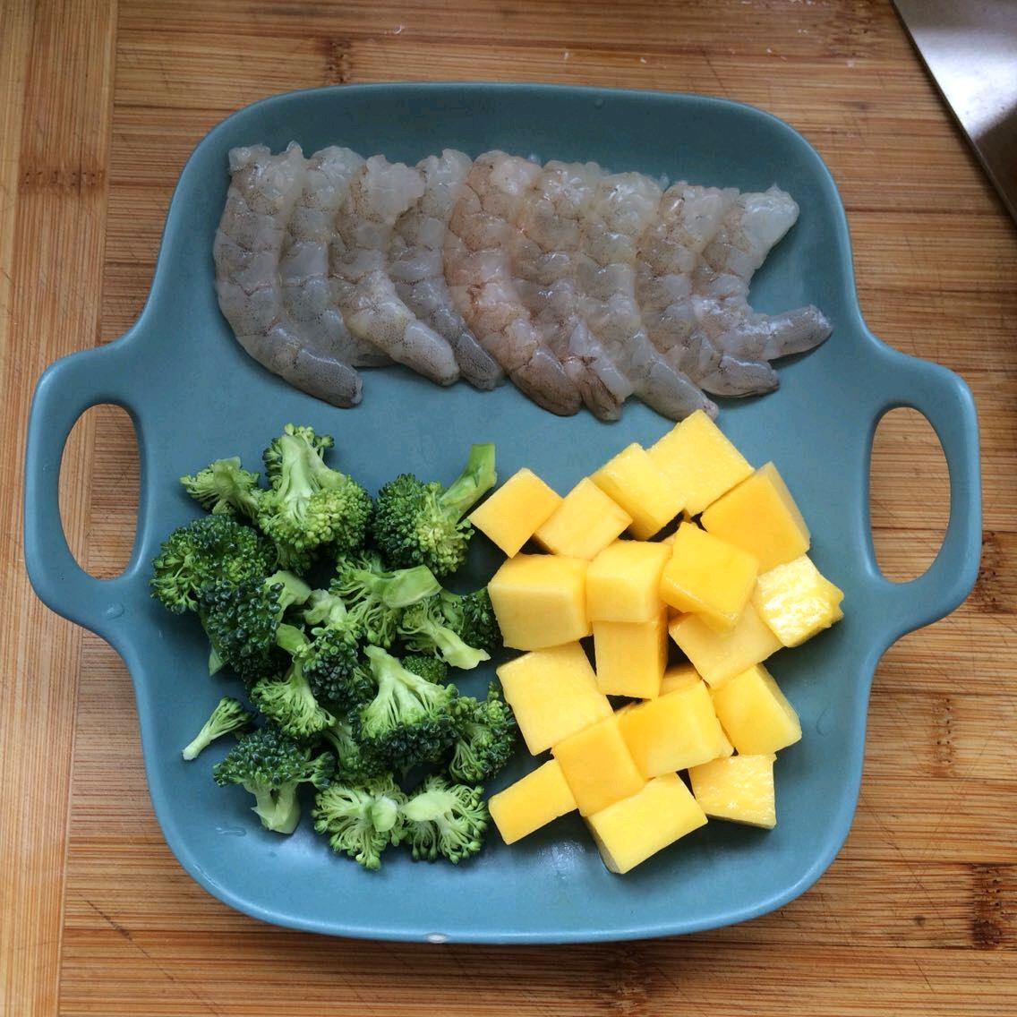 「芒果炒虾仁」的做法没见过吧？芒果和虾的结合，酸溜甜