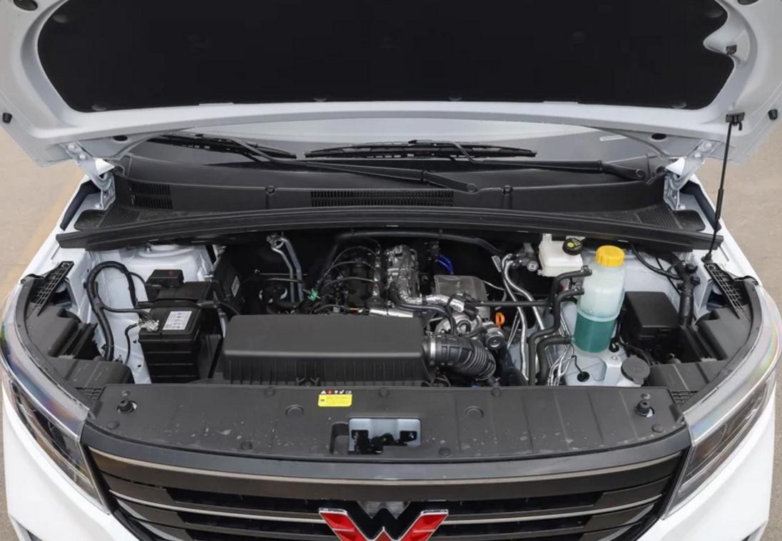 新款五菱宏光plus参数和价格8座,五菱宏光plus致富版