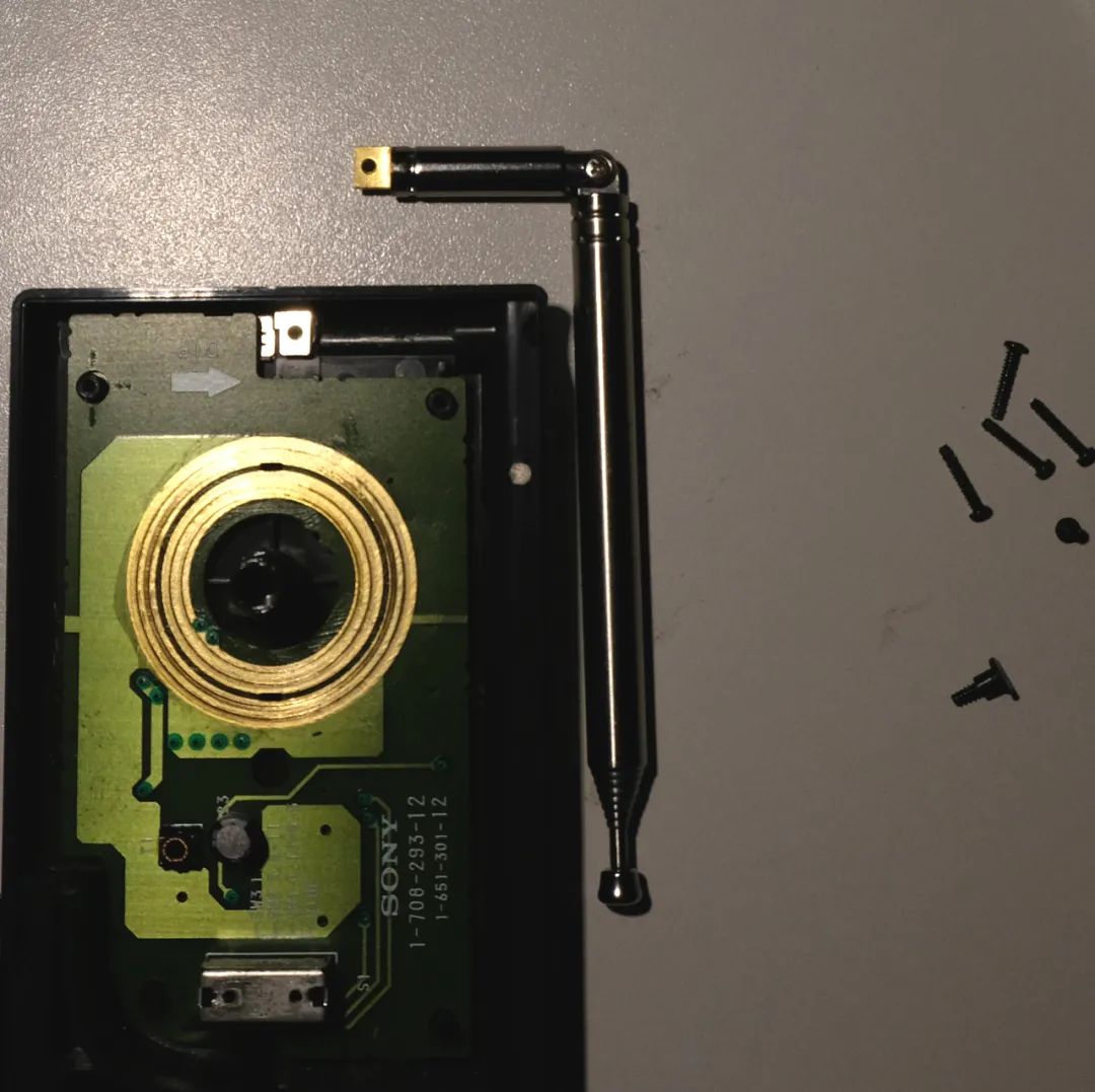 老式收音机天线的维修,sony收音机维修图