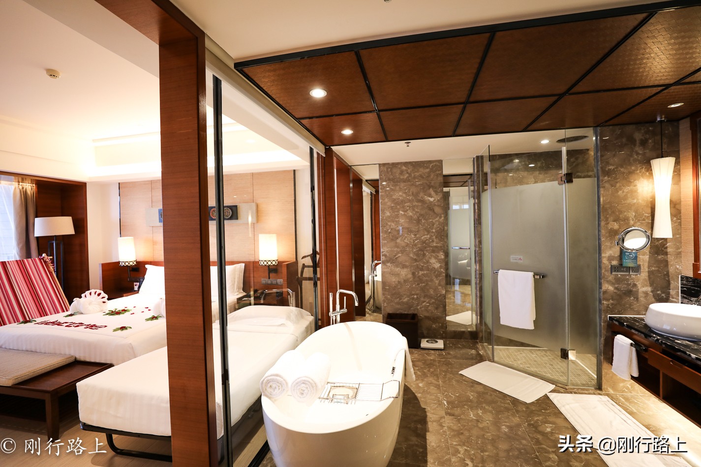 三亚顶级酒店品牌有哪些,三亚的很豪华的连锁酒店有哪些