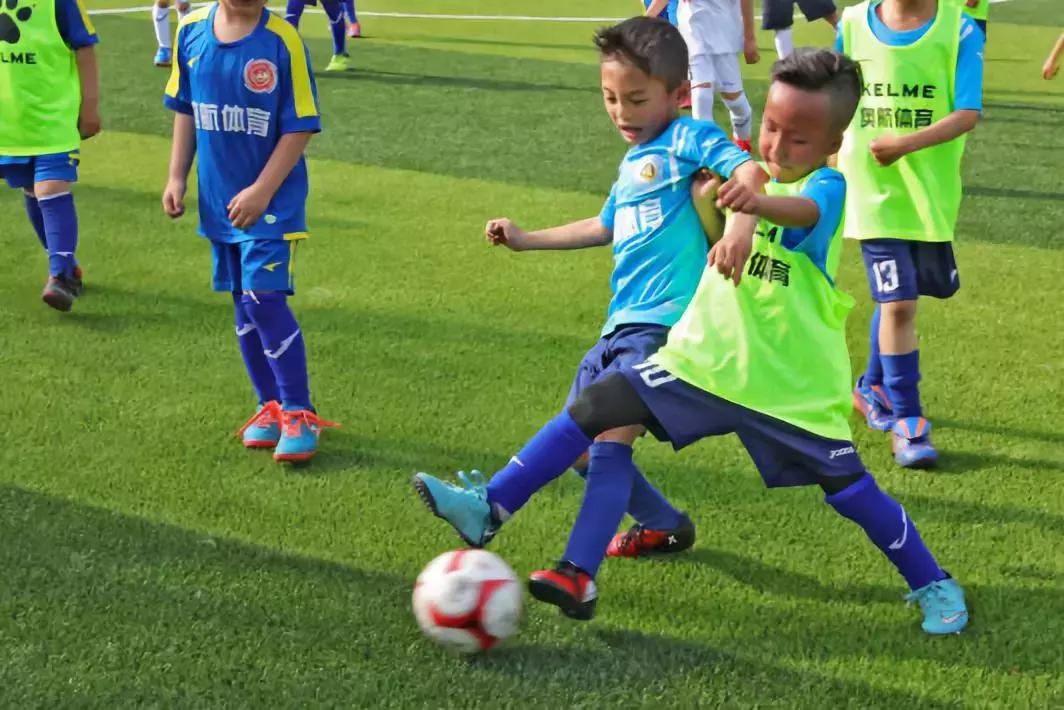 南充奥航少儿足球训练营,南充奥航足球夏令营