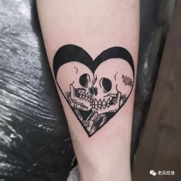 纹身恢复期感觉掉色了,纹身久了颜色变淡需要重新上色吗