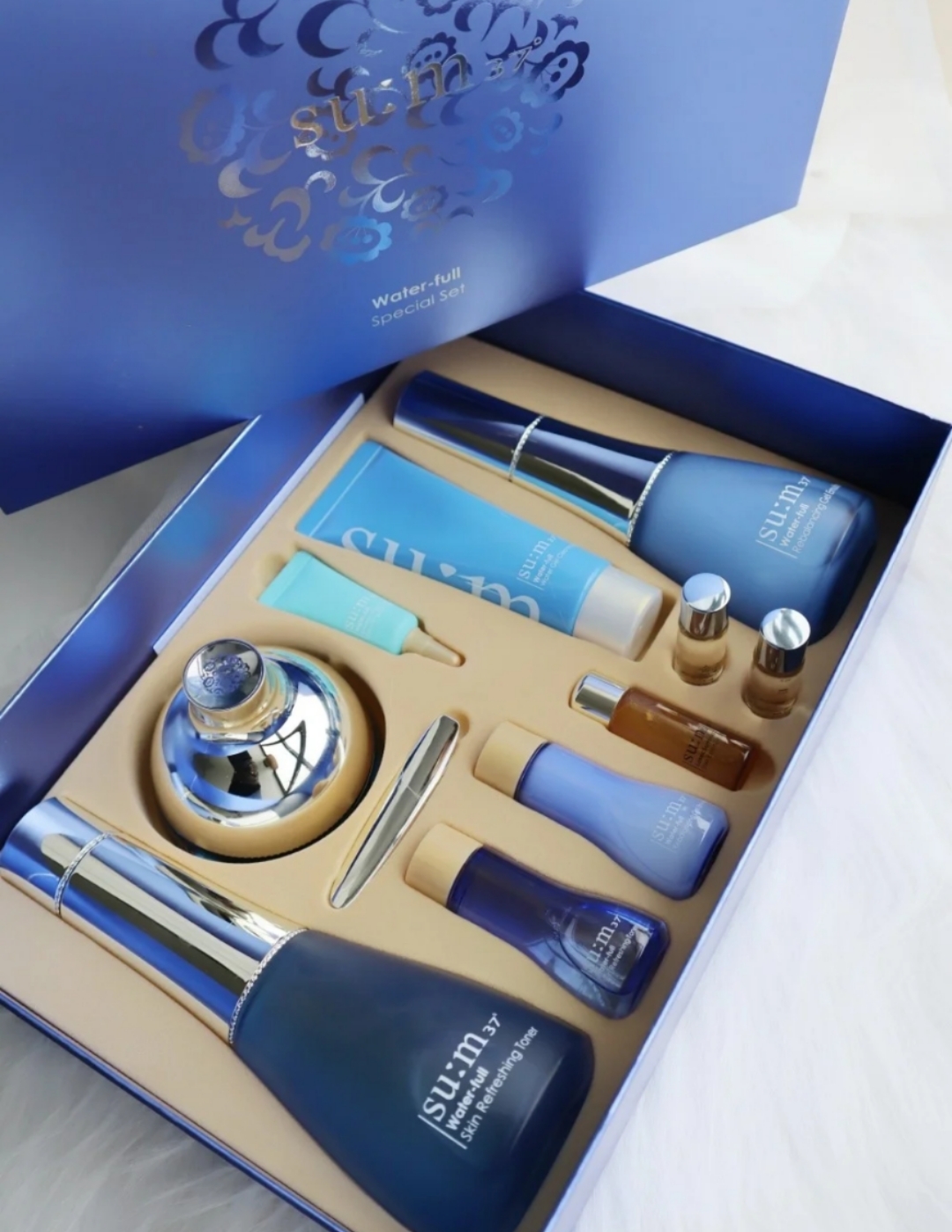 雅诗兰黛与sk2哪个护肤效果更好,sk2和雅诗兰黛护肤品哪个好