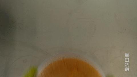 戚风蛋糕凹底和塌陷是怎么回事,做戚风蛋糕不塌陷的秘诀是啥