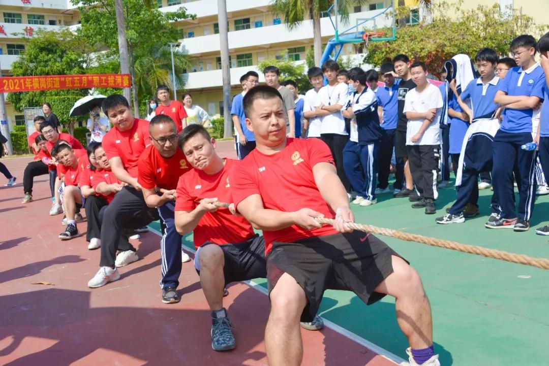 “老师,你拔河的样子真美!”“谁拍的赶紧撤!!!”