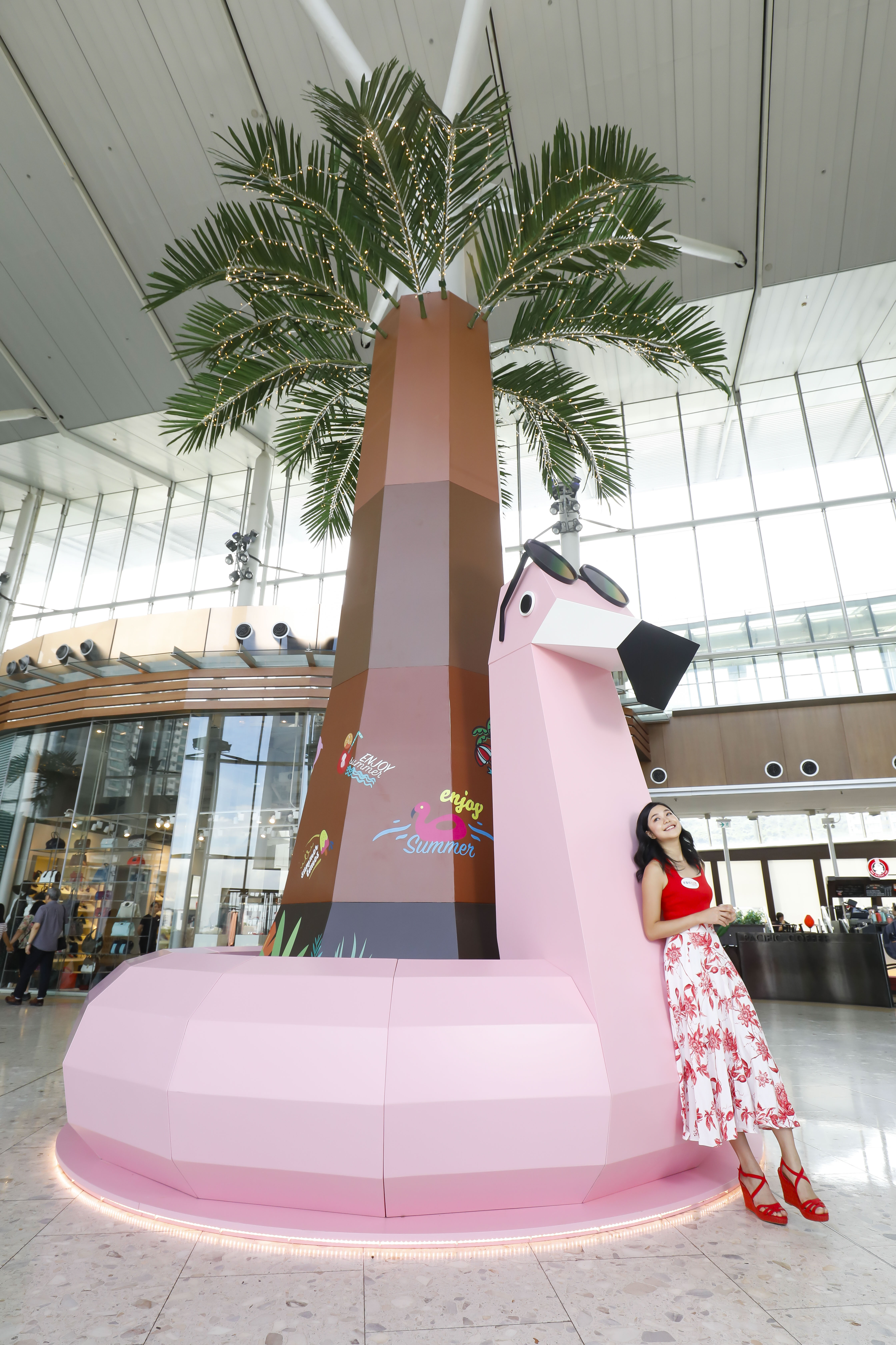 夏日异国风情打卡点,东荟城名店仓一折国际大牌抢先看