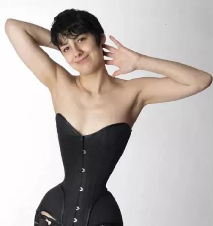 “内脏下垂、子宫脱落、漏尿……”:扒一扒你不知道的网红束腰