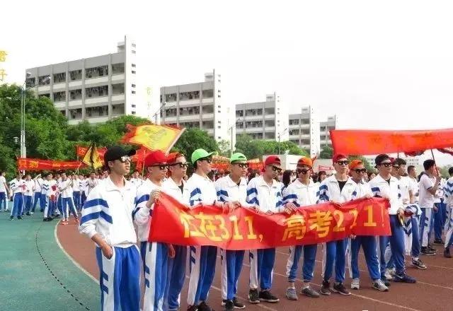 看完谁说中学校服丑？？这几所学校的校服简直颜值爆表