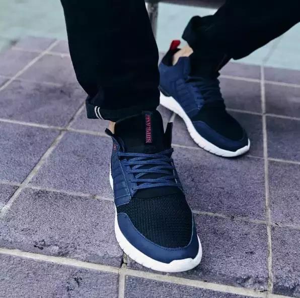 滑板鞋有没有轮子,滑板鞋vans配什么裤子