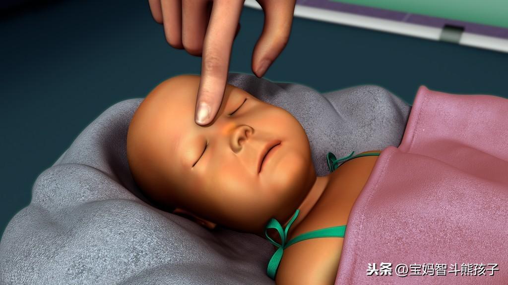 奶奶给宝宝晒黄疸的视频,在家给孩子黄疸照蓝光