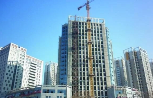 塔吊司机上下塔吊的全过程,第一次感受40米高空塔吊操作