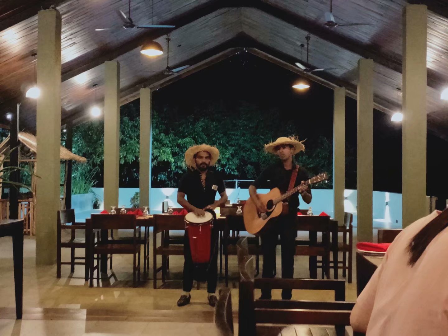 一生必去一次的神奇国度，榴莲白菜价，还有千与千寻里的海上火车