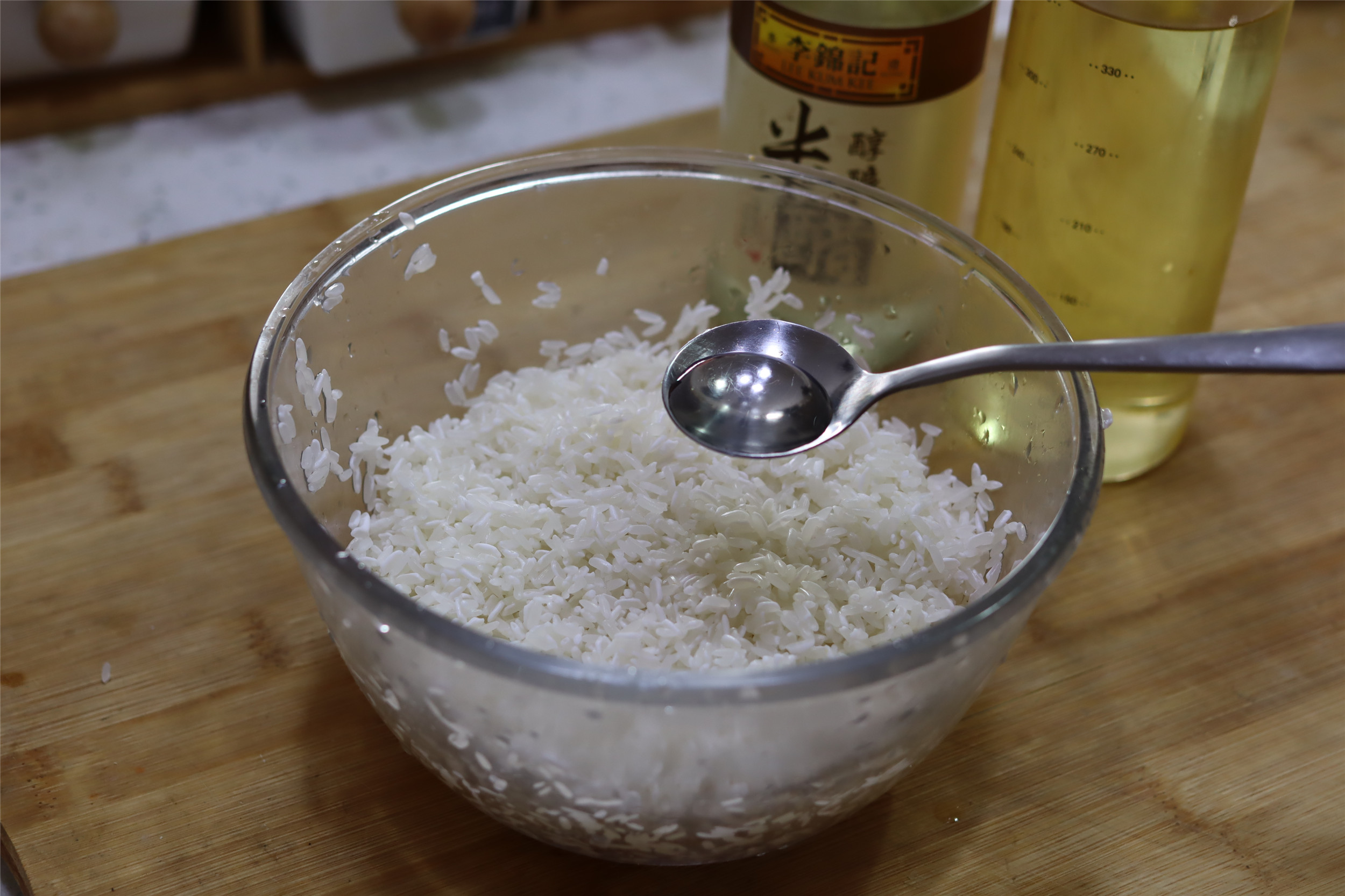 煮米饭怎么蒸米才会又快又好吃,蒸米饭放少了水怎么办教你一招