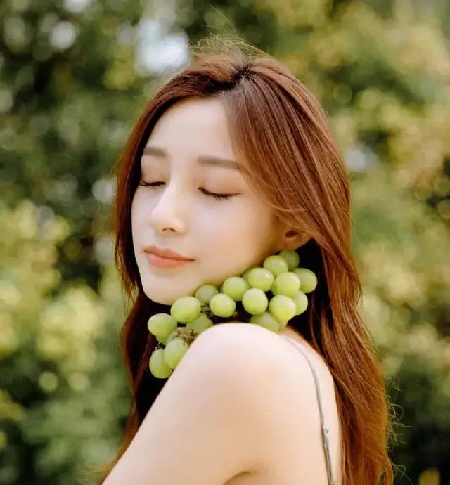 马凡舒首次主持天下足球,央视足球主持马凡舒