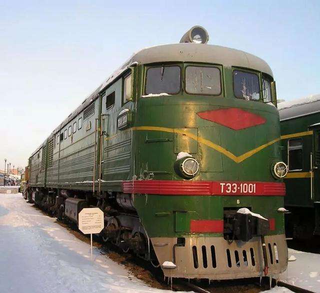 哭脸东风型内燃机车,东风内燃机车从哪一年诞生的