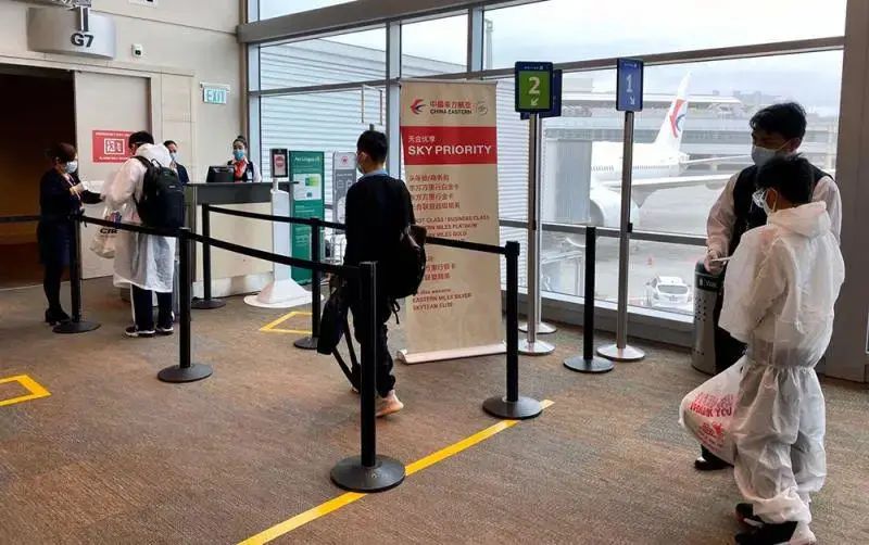 加拿大华裔女孩回国,加拿大女孩回国被取消航班