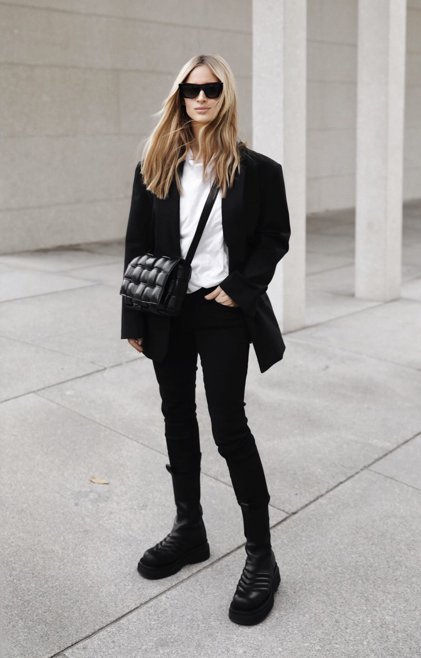 适合小个子粗腿的烟筒靴,今年最火的粗跟烟筒靴