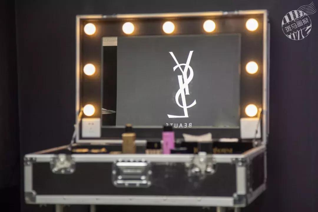 ysl在香港开了家美妆快闪酒店,ysl在上海哪里