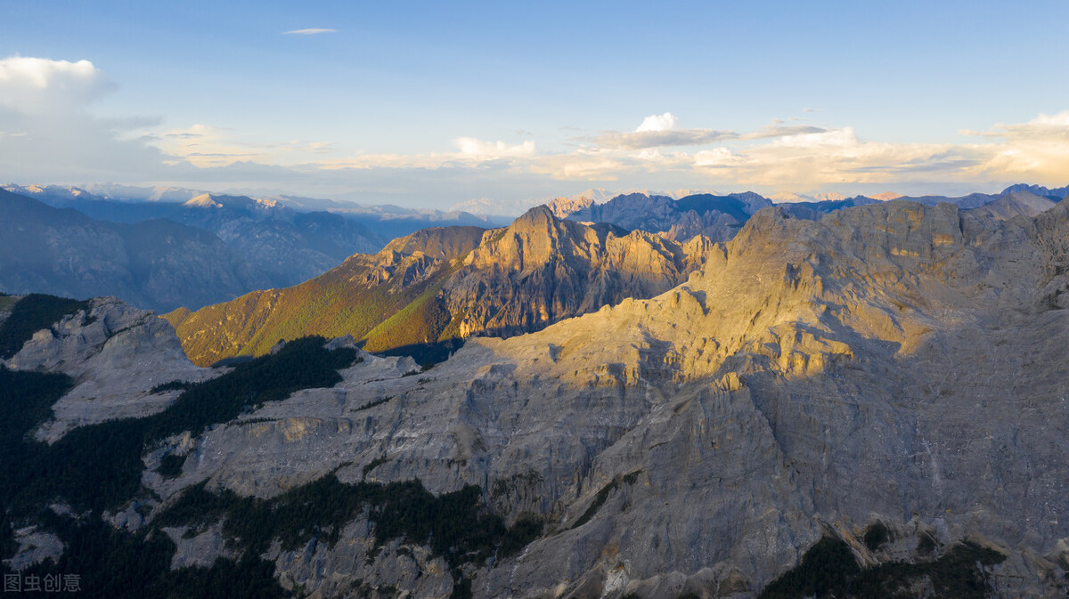 国内最经典12条自驾游线路,国内十大自驾游线路推荐