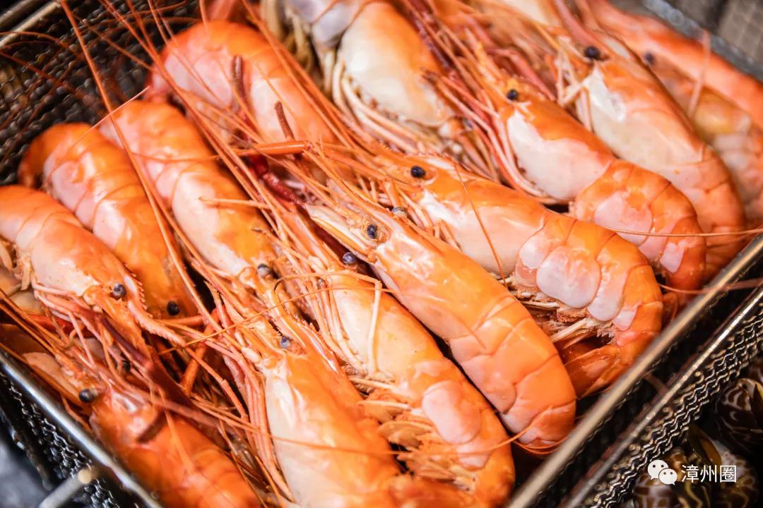 小龙虾海鲜自助烤肉,这家自助餐性价比超高
