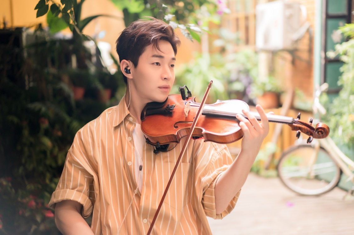 乐堡啤酒广告刘宪华,刘宪华综艺上玩乐器