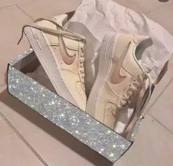 耐克空军一号荔枝皮黑白,耐克空军一号椰子白