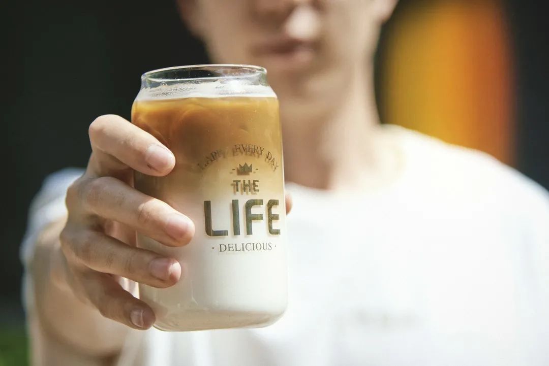 luckincoffee瑞幸咖啡生椰拿铁,复刻瑞幸生椰丝绒拿铁