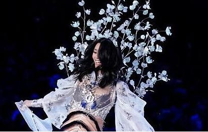 奚贵妃生孩子后续,奚贵妃生儿子时赌王还活着吗