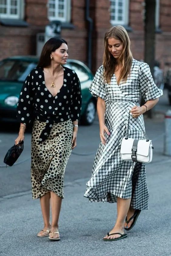 入夏凉拖怎么选,凉拖是选大一点的还是小一点的好