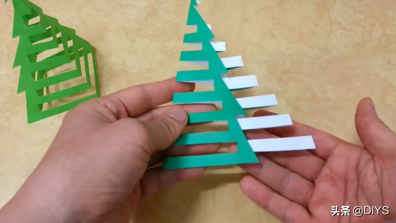 手工剪纸圣诞树需要什么材料,圣诞树剪纸手工8-10岁