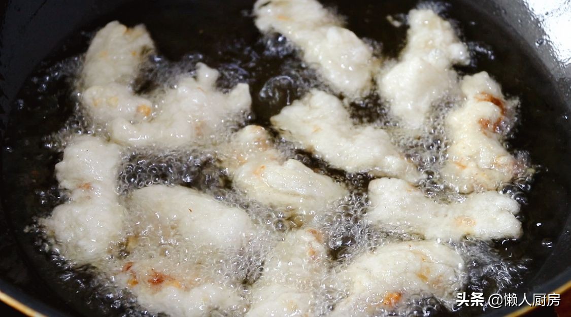 脆皮五花肉蘸料做法,五花肉裹淀粉油炸