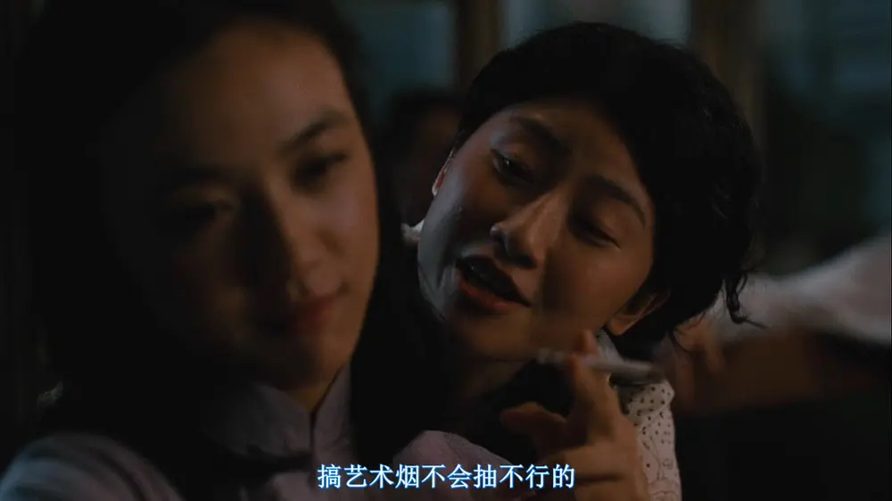 重看《色戒》，四个吸烟镜头，完美诠释出王佳芝的成长与挣扎