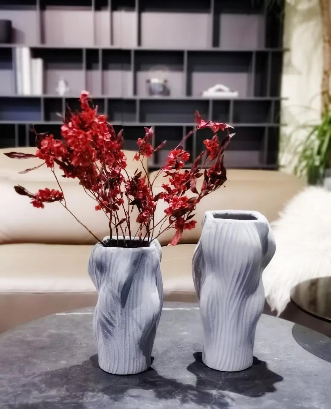 从10平方米的楼梯间花店，到130平方米的花园花店，为何她俩做得这么火？