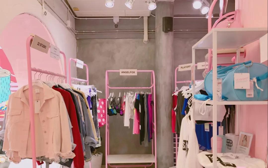 泰国便宜小众潮牌衣服,最近很火的泰国潮牌衣服