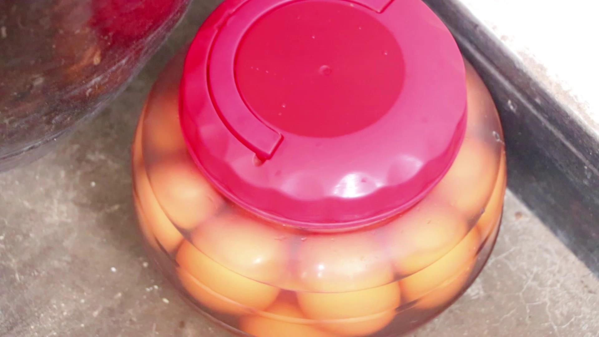 腌鸡蛋不变黄的秘诀,腌鸡蛋怎么腌的流油好吃