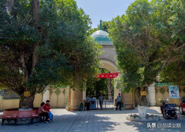 *疆新**行,回王与回王坟