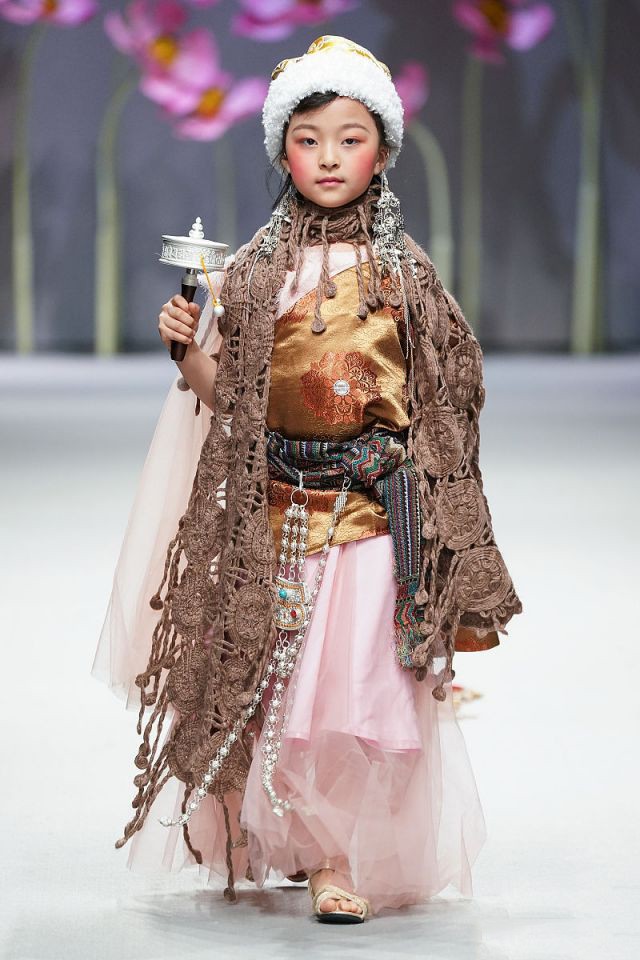 童装时装周走秀秋冬款2021,北京时装周2022秀场风采童装