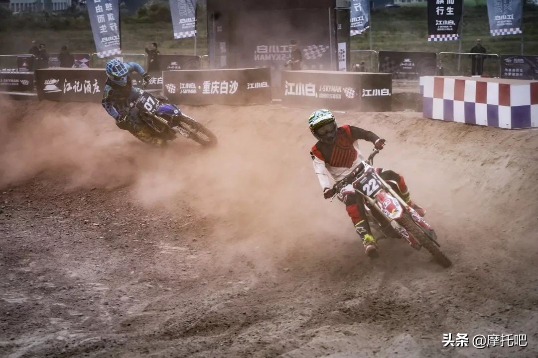 这摩托真好喝。。。不对....这酒真好骑！