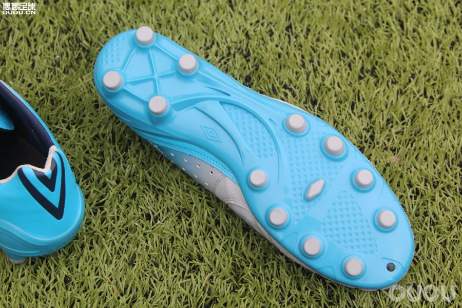 满足真皮控的幻想–UmbroAcceratorProHG实战测评