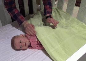 一个多月宝宝困了如何哄睡,小宝宝半夜醒了怎么哄睡