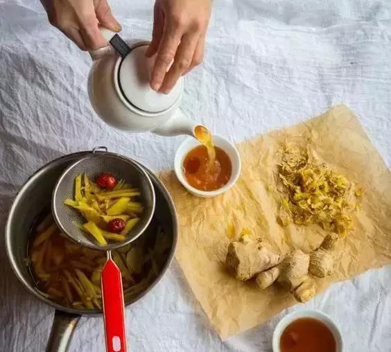 白糖红糖有什么不一样,红糖白糖冰糖黄糖的区别与功效