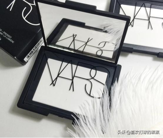 出门脸部如何控油定妆,化妆定妆半小时后油光满面怎么办