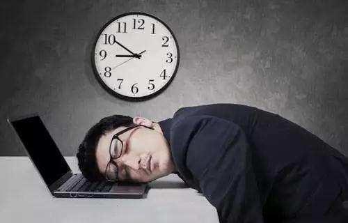 一男子喉咙痛险些丧命,左腮帮子疼警惕四种原因