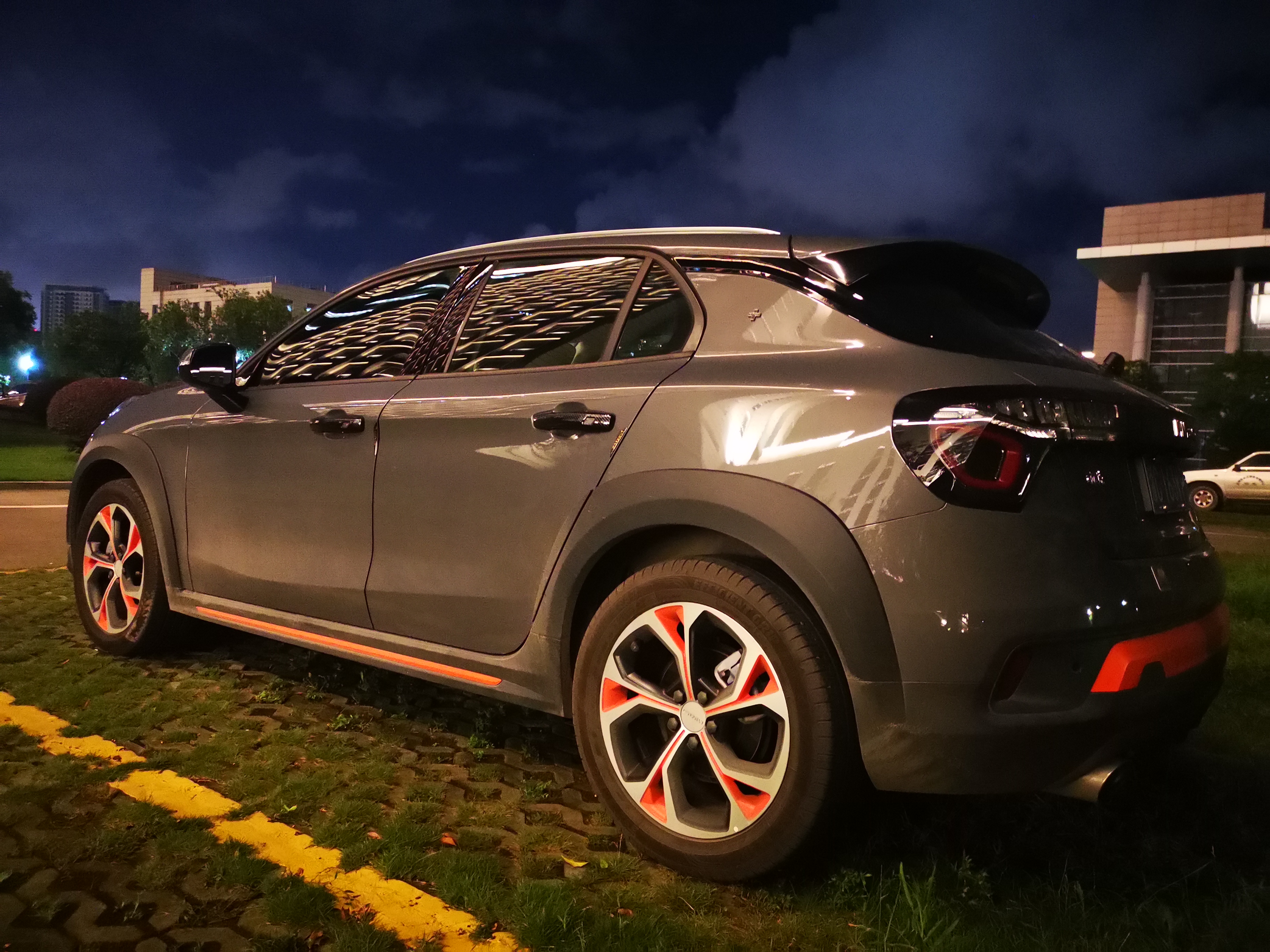 领克02换电瓶全过程,领克02换电瓶什么型号