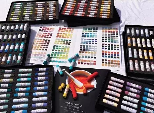 色粉笔表现技法,水溶性粉笔怎么画才亮