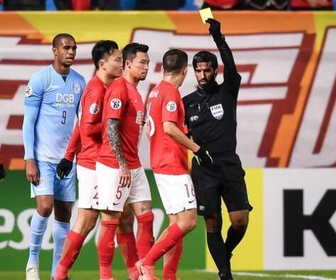 3次重大争议！大邱公然“戏耍”恒大，主裁判充耳不闻还黄牌以待