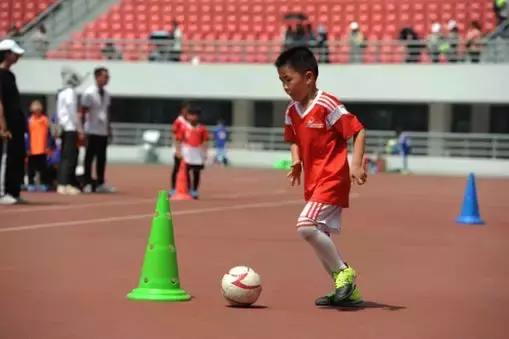 杭州江干区足球,踢足球幼儿园