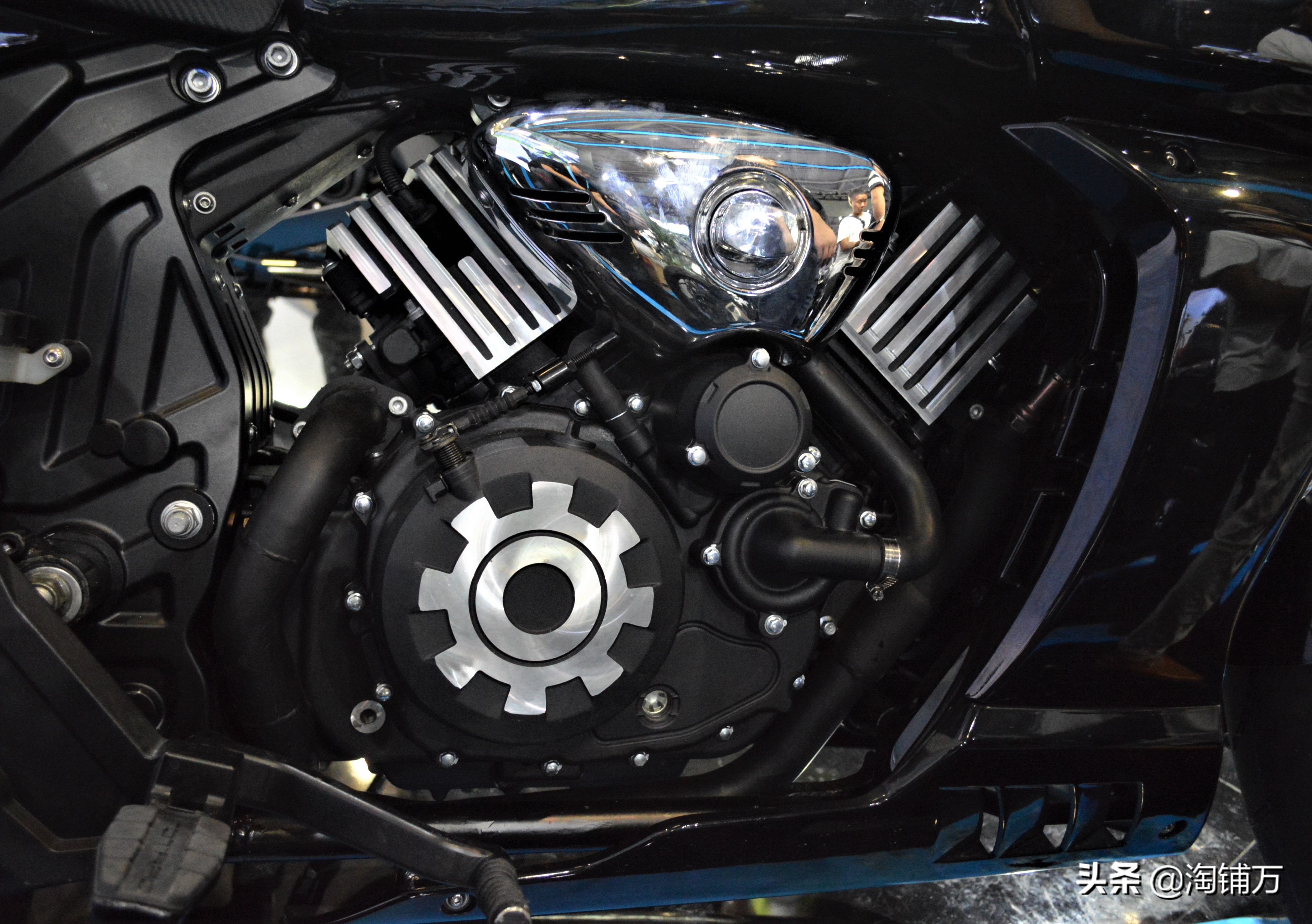 国产“大魔鬼”？诺马摩博会展台惊现大排量V缸巡航