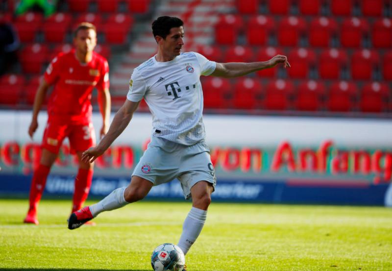 一个从未低头的男孩,莱万上演大四喜无愧欧洲最佳