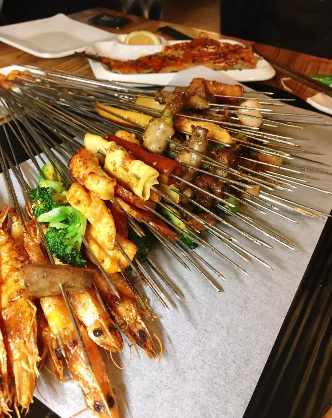 烧烤也能红遍金钻广场一条街,长春烧烤最有特色的烧烤店